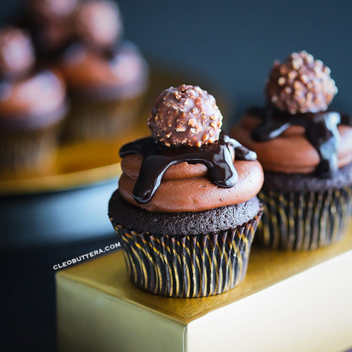 Cupcake Containers With Connected Airtight Dome Lids, Snack