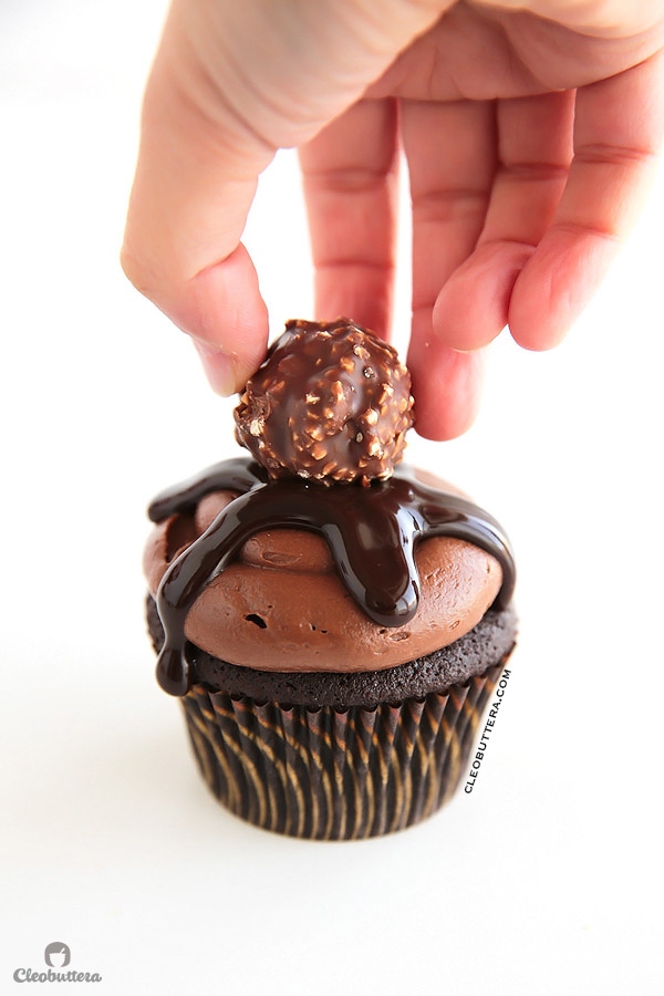 Nutella Lava Cupcakes {Exploding with Nutella flavor! These tender chocolate cupcakes have a Nutella sauce lava center and topped with the Nutella-iest frosting you will ever meet, that does NOT having a speck of powdered sugar}