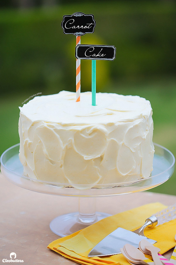 INCREDIBLE CARROT CARROT CAKE WITH CREAM CHEESE FROSTING {Simply classic, but probably the BEST recipe out there. And that cream cheese frosting is so creamy, perfectly sweet and very stable!}