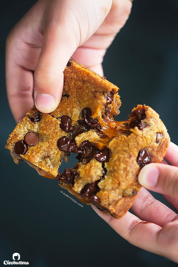 SALTED CARAMEL STUFFED COOKIE BARS {Browned butter chocolate chip cookie dough sandwiching a sinfully delicious, homemade salted caramel sauce} 