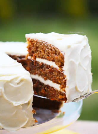 INCREDIBLE CARROT CARROT CAKE WITH CREAM CHEESE FROSTING {Simply classic, but probably the BEST recipe out there. And that cream cheese frosting is so creamy, perfectly sweet and very stable!}
