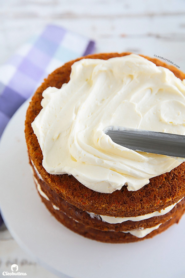 INCREDIBLE CARROT CARROT CAKE WITH CREAM CHEESE FROSTING {Simply classic, but probably the BEST recipe out there. And that cream cheese frosting is so creamy, perfectly sweet and very stable!}