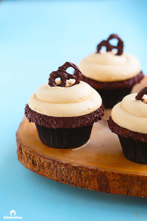 Peanut Butter Lava Fudge Cupcakes {Soft & tender chocolate cupcake filled with hot fudge sauce, frosted with a whipped, fluffy peanut butter frosting & topped with a chocolate covered pretzel}