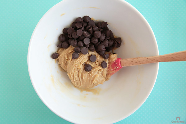 Recipe for 1 giant thick and chewy chocolate chip cookie! Perfect for those moments when all you need is a cookie, but too lazy to make an entire batch. (Can also make 2 regular sized cookie or mini skillet cookies a la mode!)