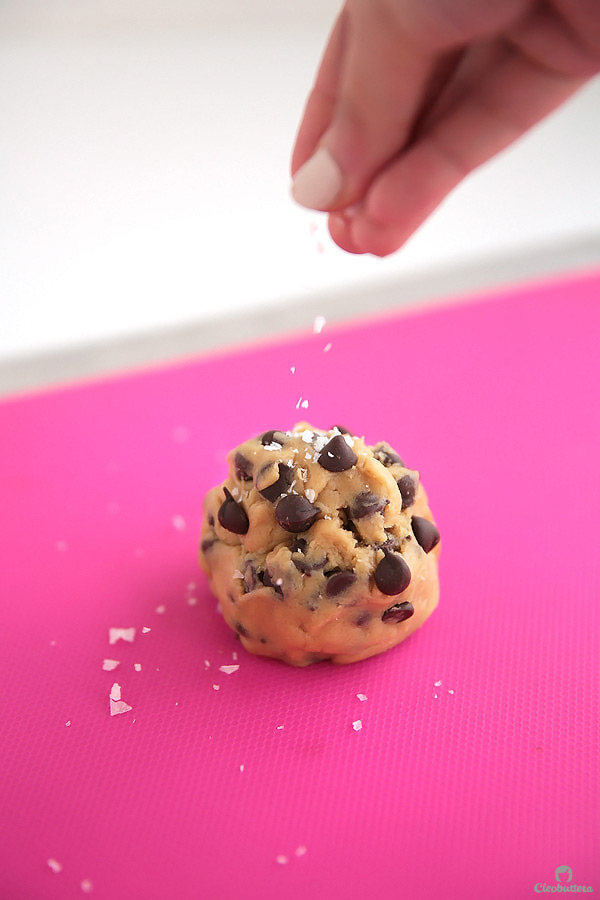 Recipe for 1 giant thick and chewy chocolate chip cookie! Perfect for those moments when all you need is a cookie, but too lazy to make an entire batch. (Can also make 2 regular sized cookie or mini skillet cookies a la mode!)
