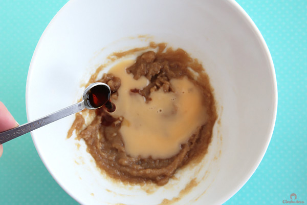 Recipe for 1 giant thick and chewy chocolate chip cookie! Perfect for those moments when all you need is a cookie, but too lazy to make an entire batch. (Can also make 2 regular sized cookie or mini skillet cookies a la mode!)