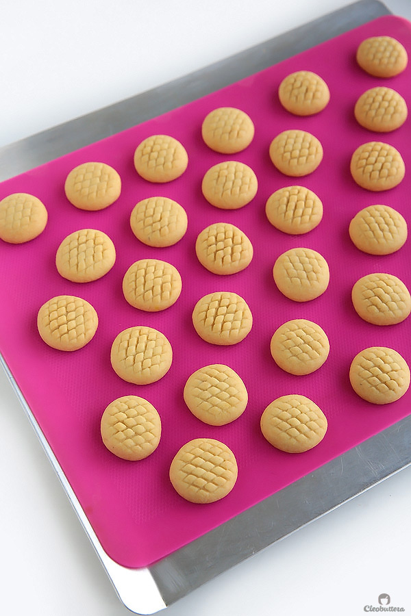 An AMAZING recipe for traditional Eid (post Ramadan Feast) cookies! These have a fabulously delicate texture that dissolves in the mouth. Filling variations included!