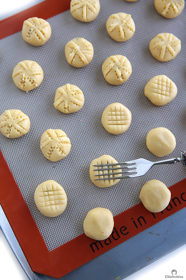 An AMAZING recipe for traditional Eid (post Ramadan Feast) cookies! These have a fabulously delicate texture that dissolves in the mouth. Filling variations included!