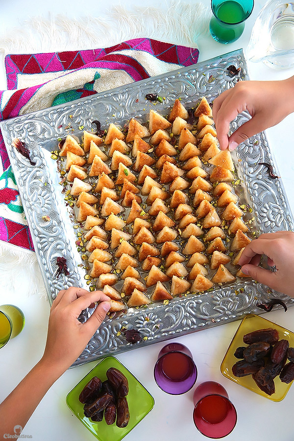 These tiny ‘lil sweet treats will disappear off the plate in no time! Miniature crispy samosa wrappers filled with cream cheese and sweetened with a drizzle of thick sugar syrup. Good luck stopping at one!