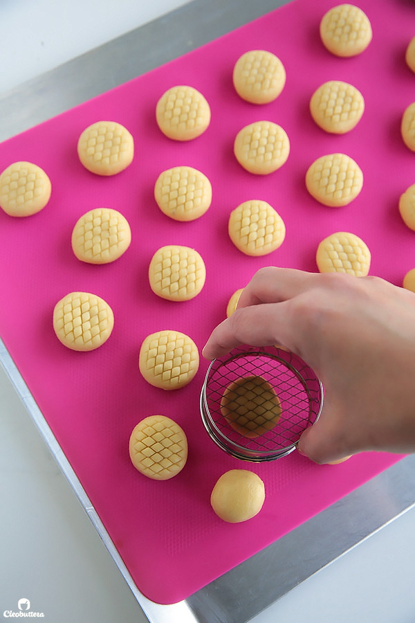 An AMAZING recipe for traditional Eid (post Ramadan Feast) cookies! These have a fabulously delicate texture that dissolves in the mouth. Filling variations included!