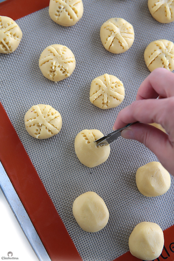 An AMAZING recipe for traditional Eid (post Ramadan Feast) cookies! These have a fabulously delicate texture that dissolves in the mouth. Filling variations included!