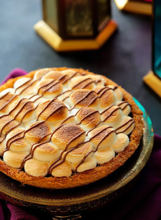 East meets West with this Middle Eastern twist on a campfire treat!  Everything you love about s'mores in an unexpected package.  Crunchy caramelized kunafa crust, creamy milk chocolate filling and toasted marshmallow topping make for one uniquely delicious pie. 