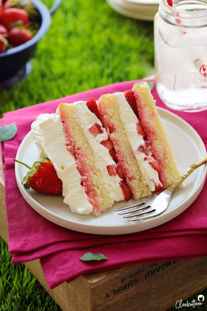 Easy Summer Beach Cake - Strawberry Blondie Kitchen